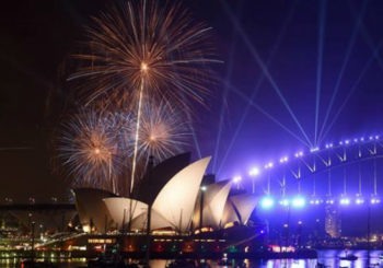 Fuegos artificiales de Sidney celebran a Bowie y Prince por Año Nuevo (+video)
