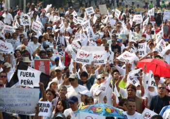 Decenas de personas marchan contra gasolinazo en la CDMX